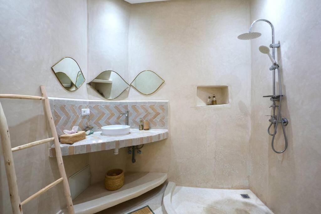 Riad El Khir En Centre Ville Rooftop Et Bassin Маракеш Екстериор снимка