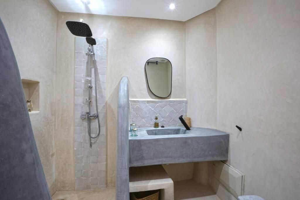 Riad El Khir En Centre Ville Rooftop Et Bassin Маракеш Екстериор снимка